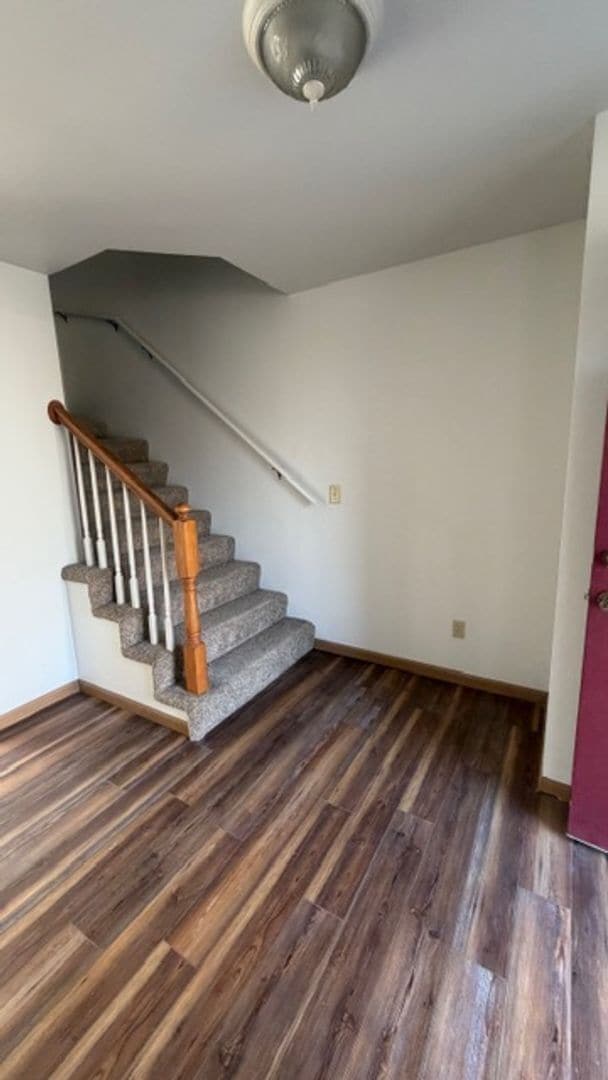 Building Photo - 696 James St