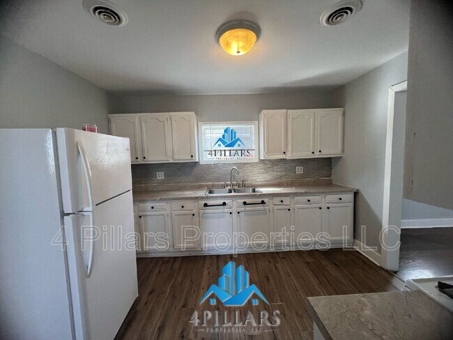 Building Photo - 1120 W 150th St