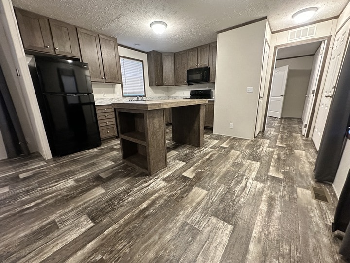 Building Photo - 26 Bing St N