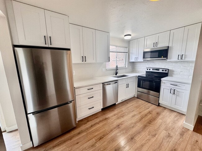 Primary Photo - Beautifully Renovated Townhome in Coumbine...