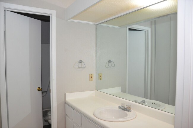 Building Photo - 10810 Topperwein Dr