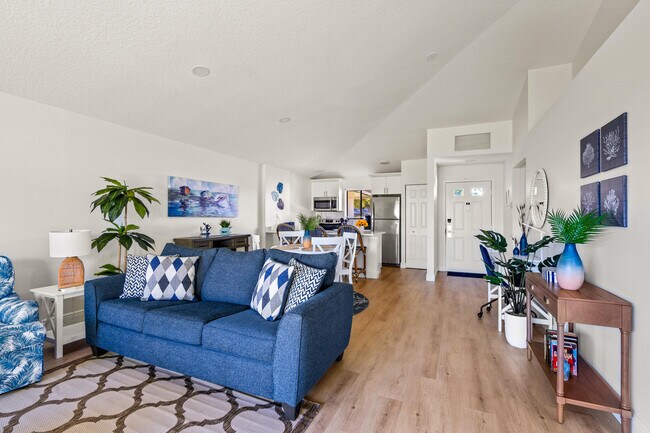 Building Photo - 615 Club Dr