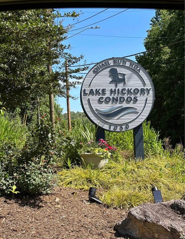 Building Photo - LAKE HICKORY CONDOS UNIT 41