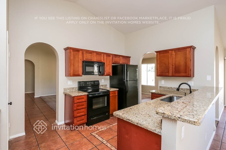 Building Photo - 5430 N 79th Dr