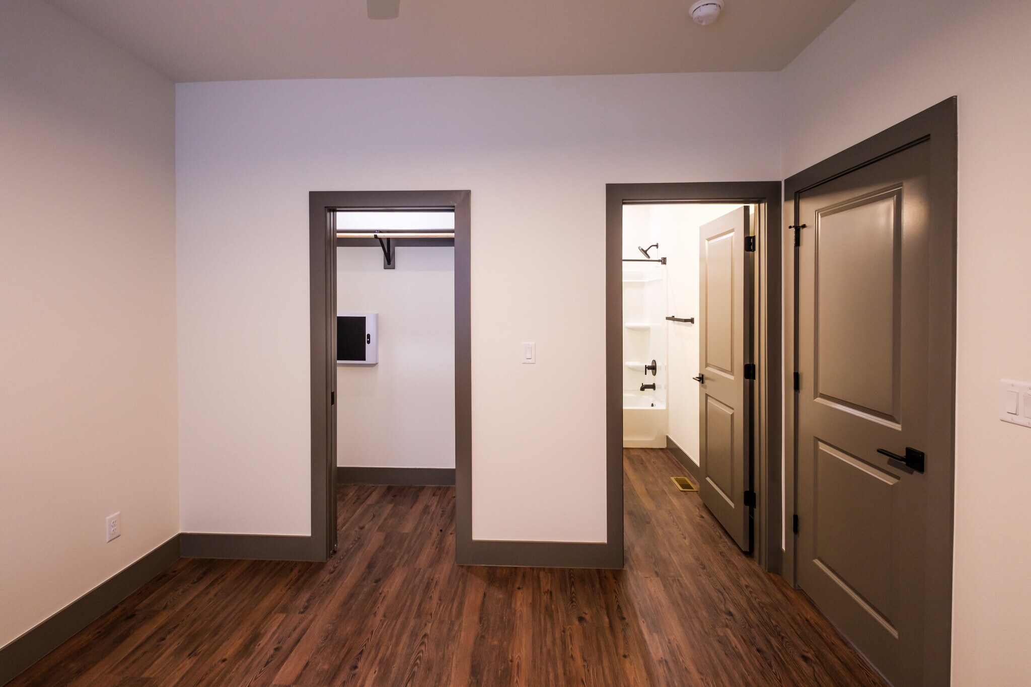 Building Photo - 303 Park St