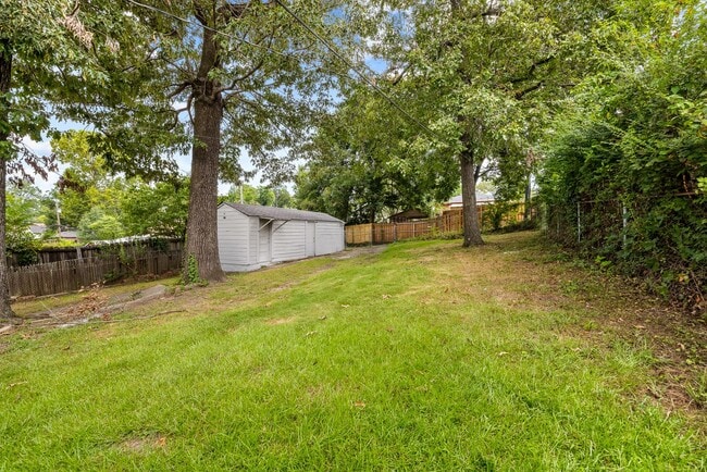 Building Photo - Charming 3 Bedroom 2 Bathroom Bungalow