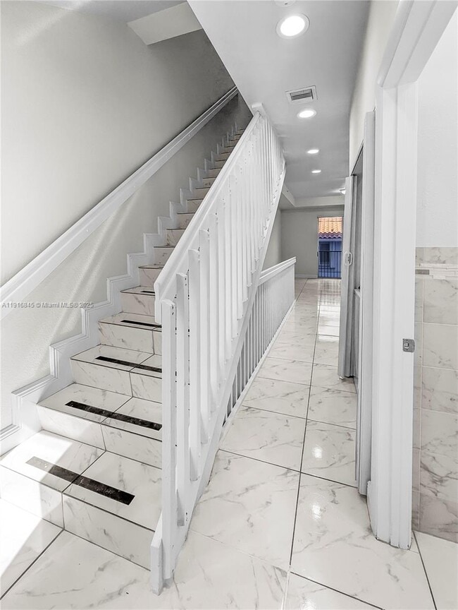 Building Photo - 850 SW 14th Ave