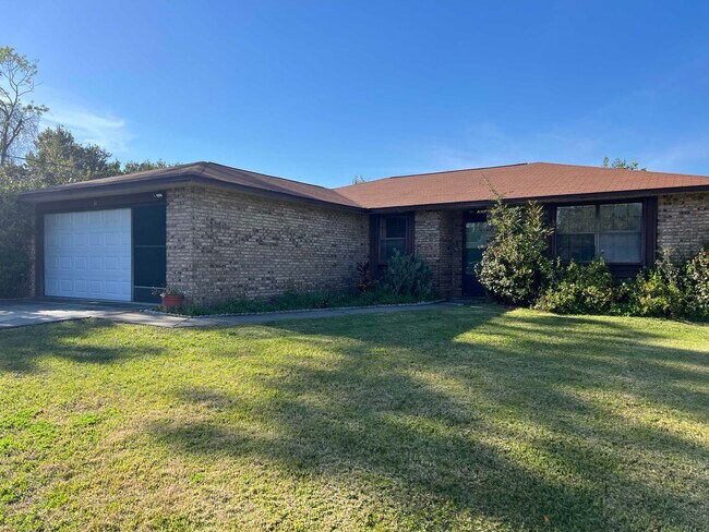 Building Photo - 33 Fernwood Lane