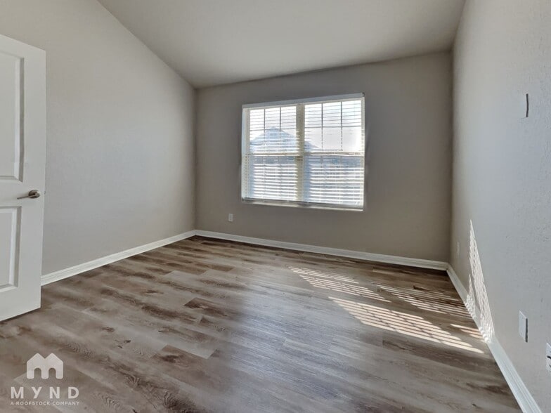 Building Photo - 11335 Decidedly