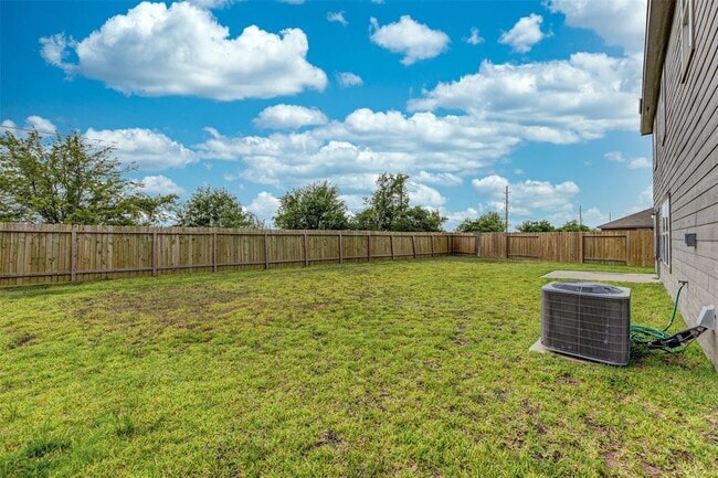 Building Photo - 541 Amberwood Pk Dr
