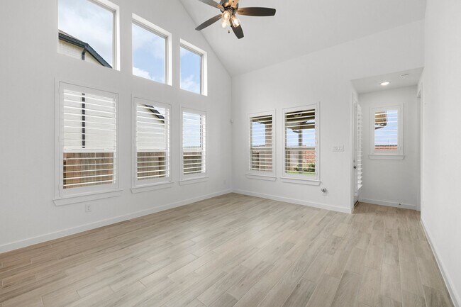 Building Photo - 997 Newport Crk Dr