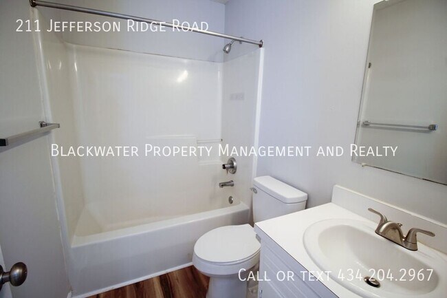 Building Photo - 211 Jefferson Ridge Rd