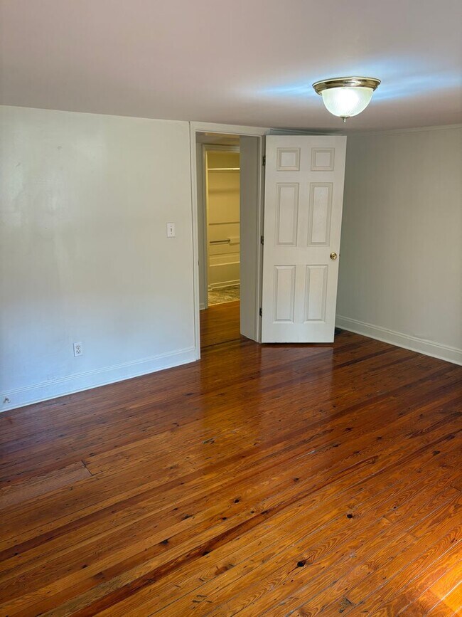 Building Photo - Spacious Renovated Lakewood Duplex! Walk t...