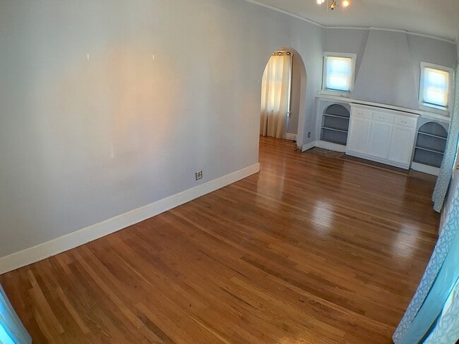 Building Photo - Central El Paso 2 bed REFRIG A/C with Moun...
