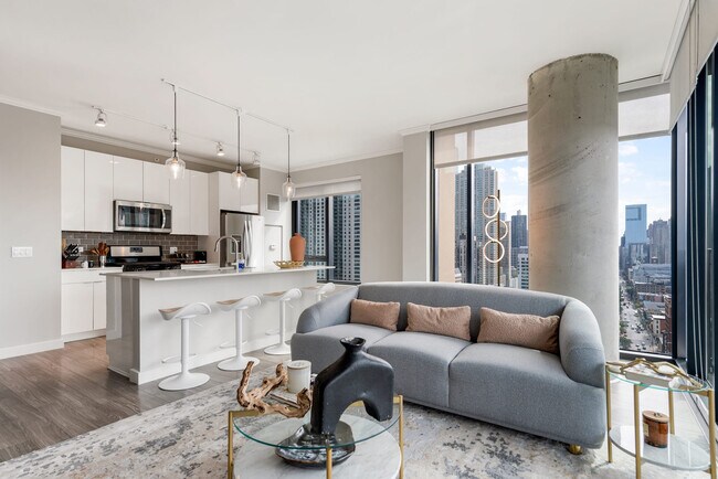 Primary Photo - 823 N Clark St