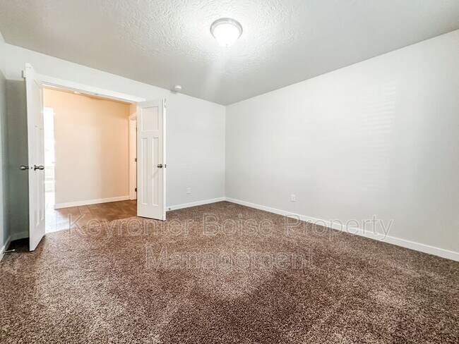 Building Photo - 4661 N Alester Ave