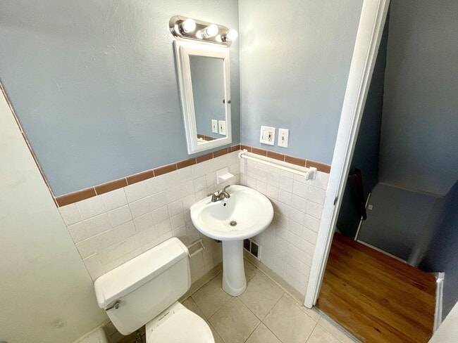Building Photo - 440 Brierly Ln