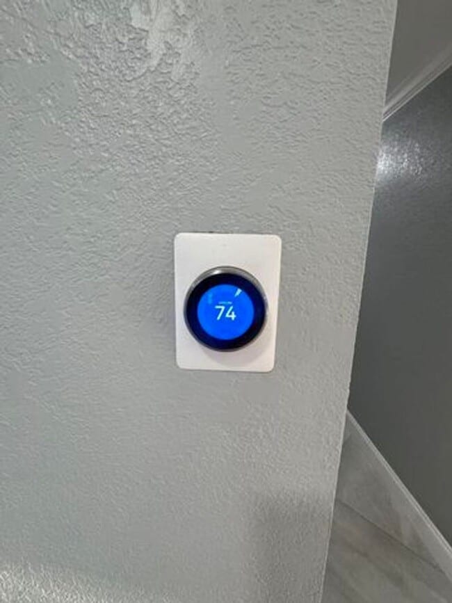 Building Photo - 2591 Rosehaven Rd