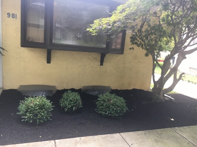 Building Photo - Worthington Schools.  Blocks from downtown.