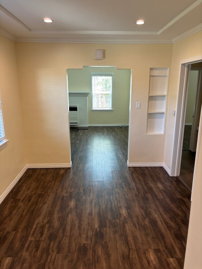 Dining area - 1510 W 79th St