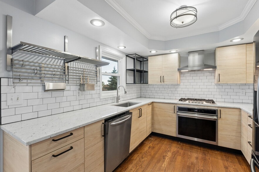 Building Photo - 103 Aurelia Ave