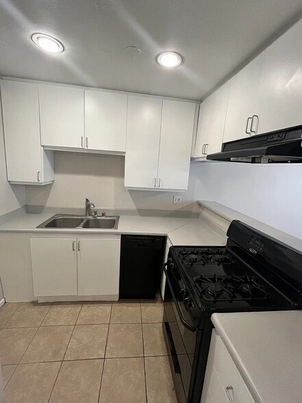 Building Photo - 310 E Santa Anita Ave