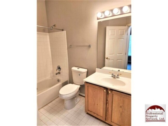 Building Photo - Price Reduction! Luxury Townhome!