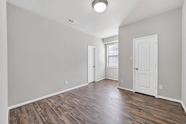 Building Photo - 5011 Pr Ter Ln
