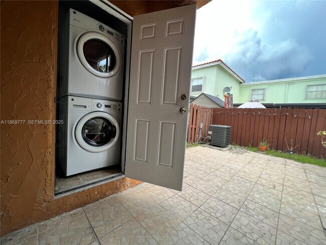 Building Photo - 1187 NW 124th Ave