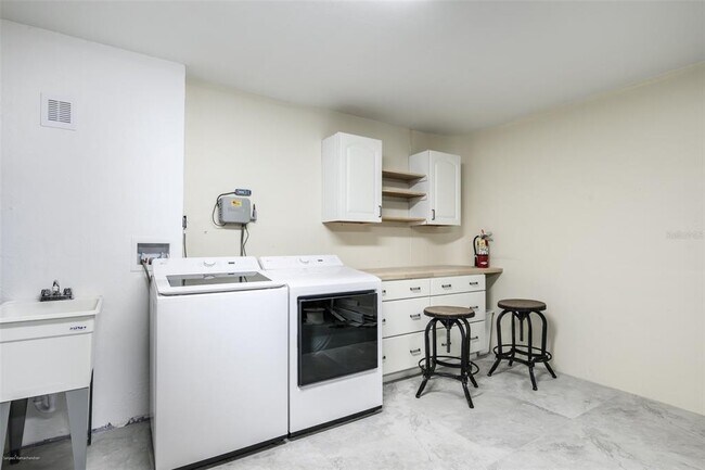 Building Photo - 149 Crescent Dr