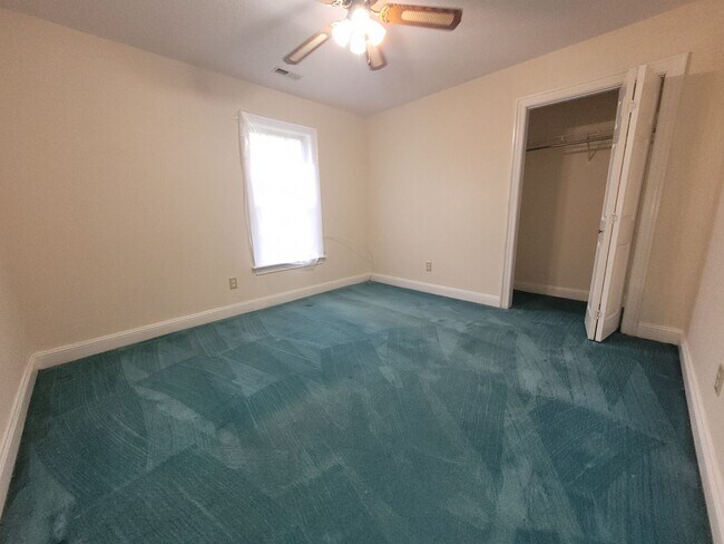 Building Photo - 3 Bed, 2 Bath Ranch Only 15 Minutes to Virginia/NC Line