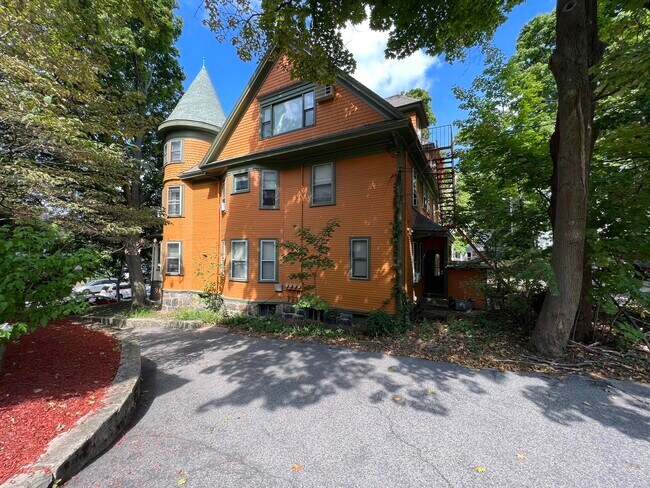 Building Photo - 588 Cambridge St