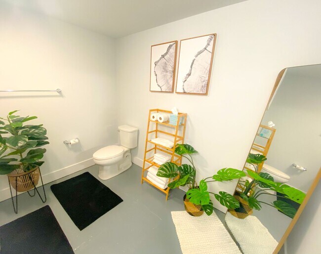 Building Photo - The coolest loft in Cincinnati Area