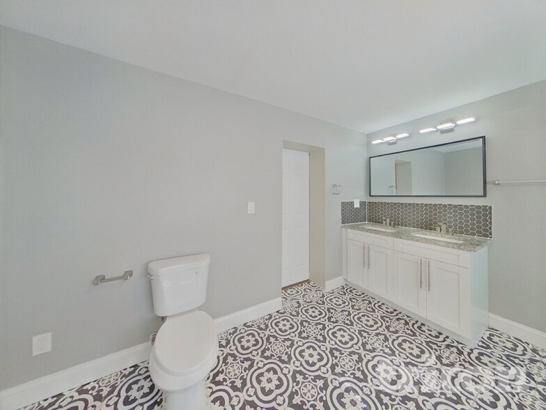 Building Photo - 7394 Norwich Ln