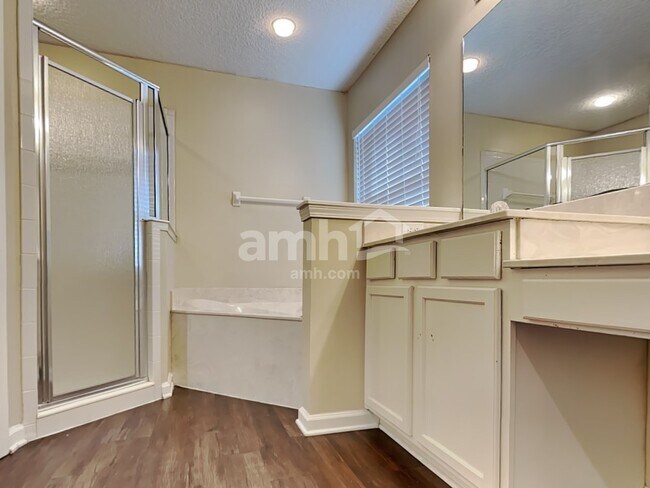 Building Photo - 11525 Jerry Adams Dr