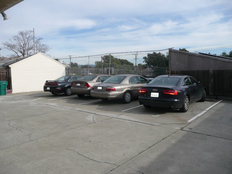 Building Photo - 1830 10th Ave