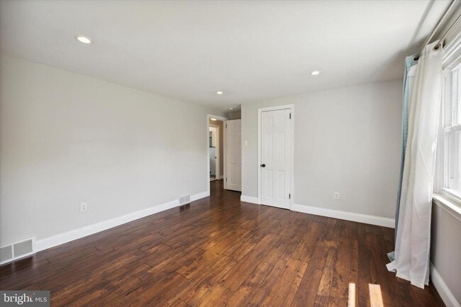 Building Photo - 541 Dorothy Ln