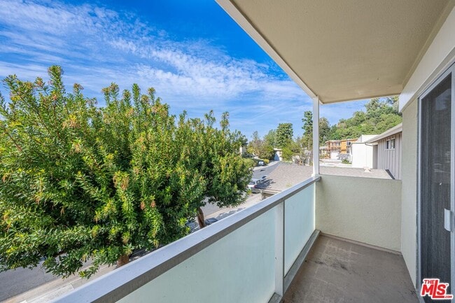 Building Photo - 4118 Del Mar Ave