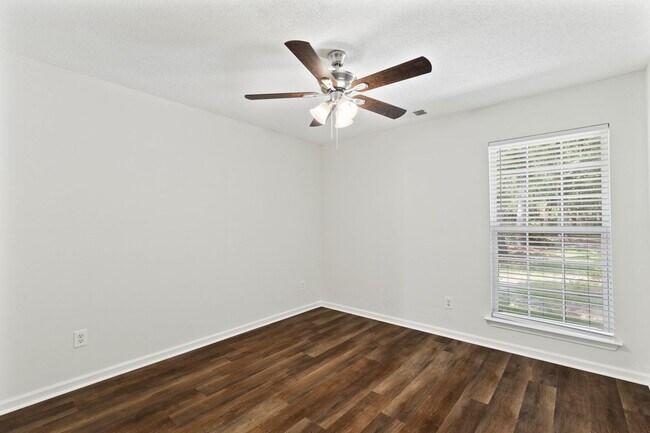 Building Photo - 371 Marshview Dr