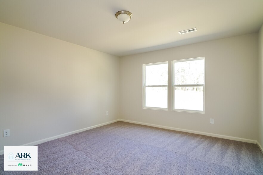 Building Photo - 2601 Provence Dr SE