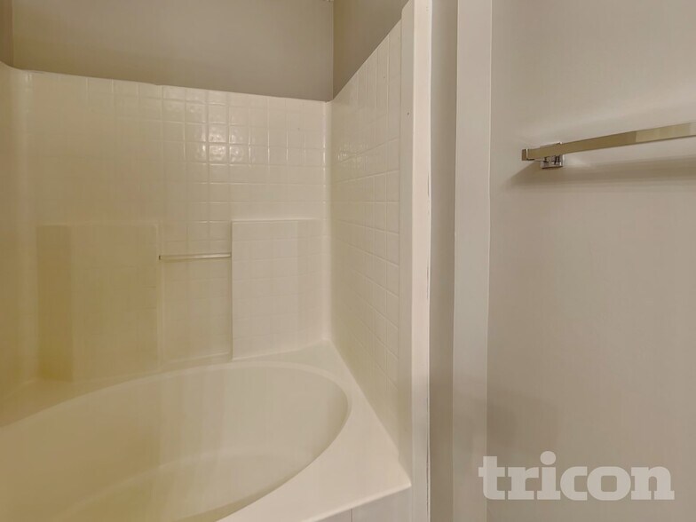 Building Photo - 9737 Aviary Hill Way