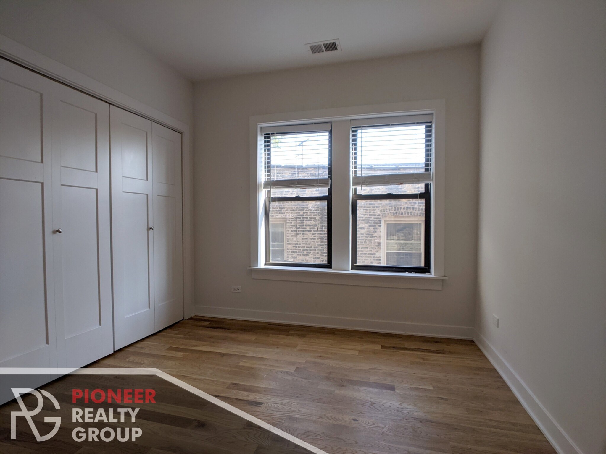 Building Photo - 2205 W Eastwood Ave