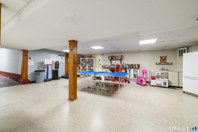 Building Photo - 1700 Broadbridge Ave