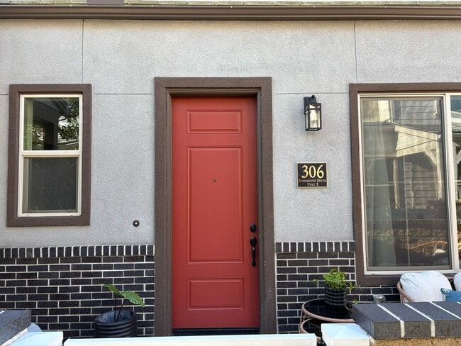 Building Photo - 306 Farmhouse Dr