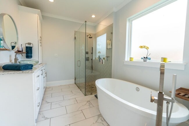 Building Photo - Waterfront Dream in Island Park | 4BR Retreat with Fire Pit, Flex Space & Backyard Oasis