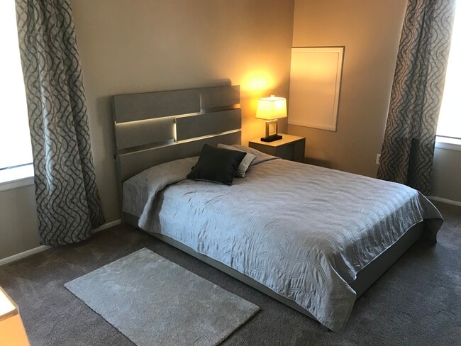 Building Photo - 5200 Hilltop Dr