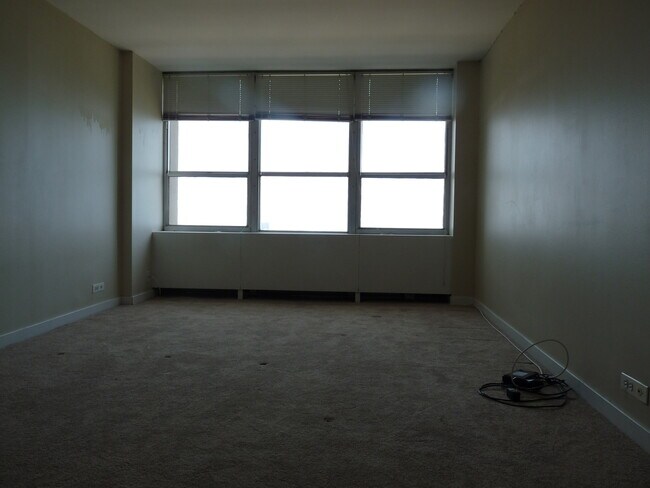 Building Photo - 655 W Irving Park Rd