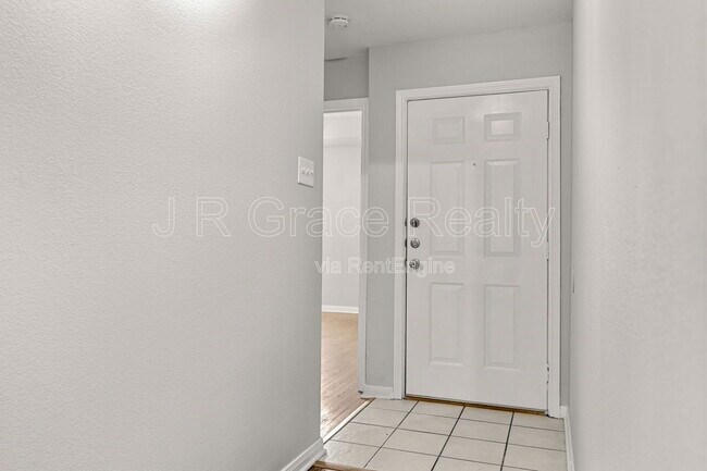 Building Photo - 10217 Hyacinth Ln