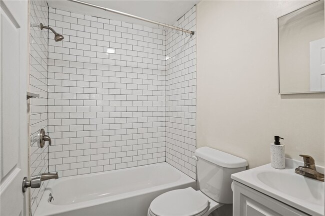Building Photo - 409 S Aurora St