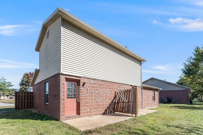 Building Photo - 3503 SW Victoria Pl